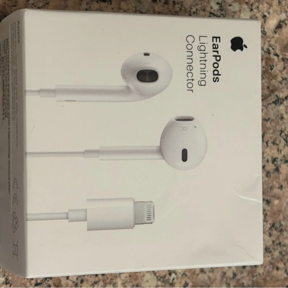 Apple Earpods with Lightening Connector